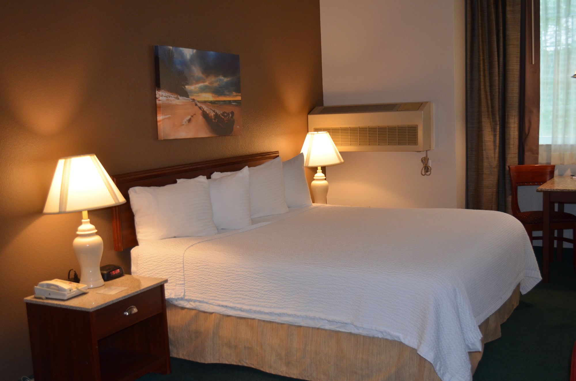 The Ashley Inn & Suites