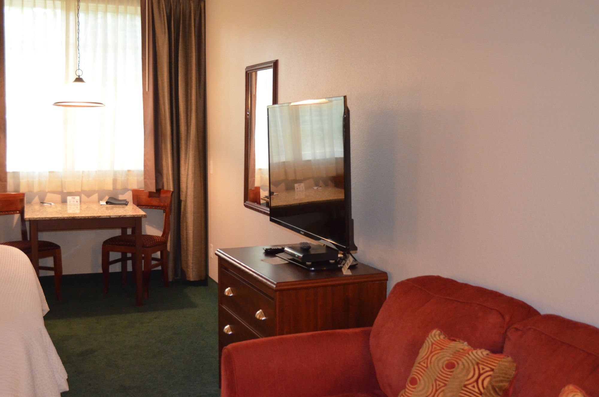 The Ashley Inn & Suites