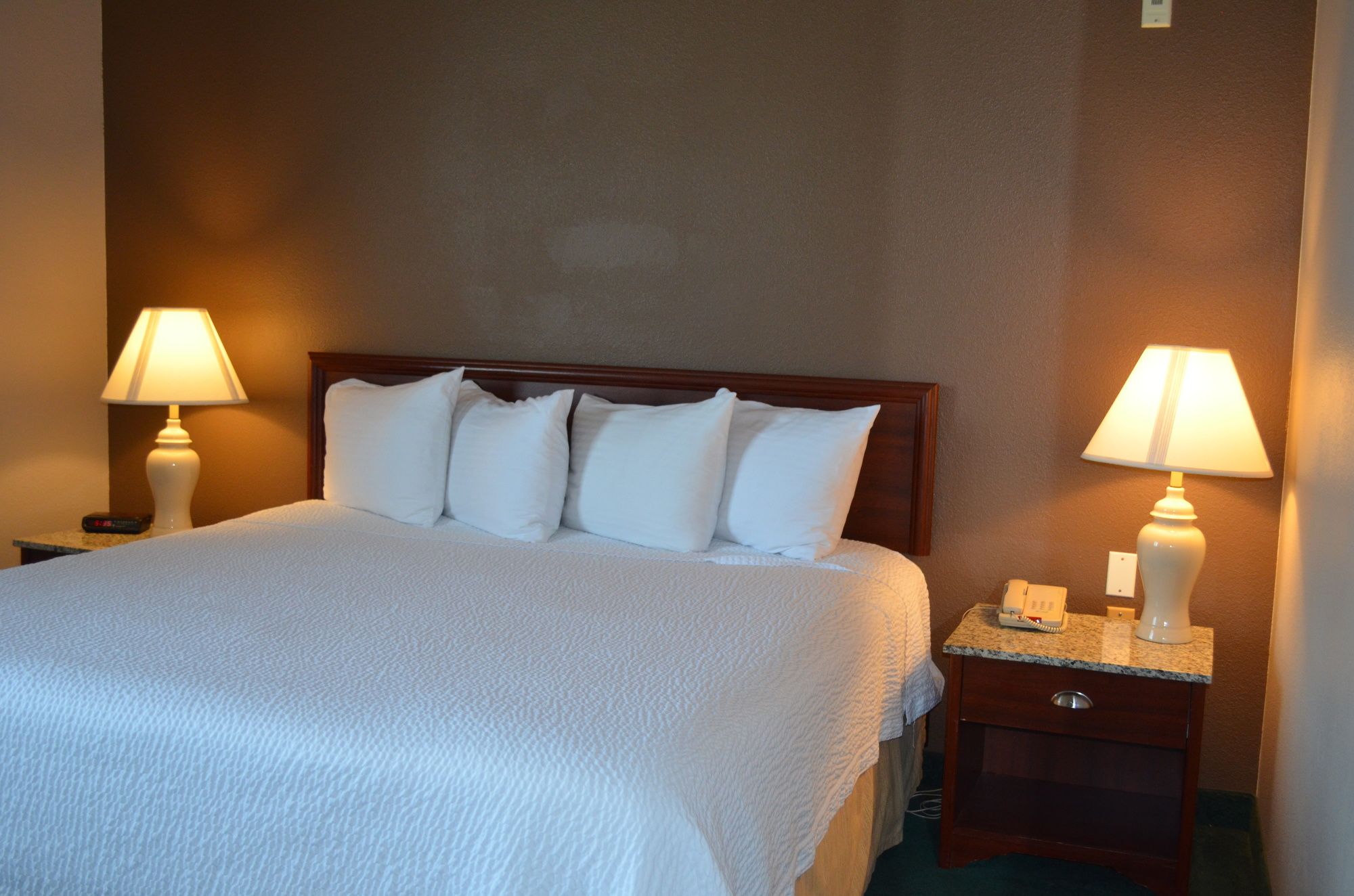 The Ashley Inn & Suites