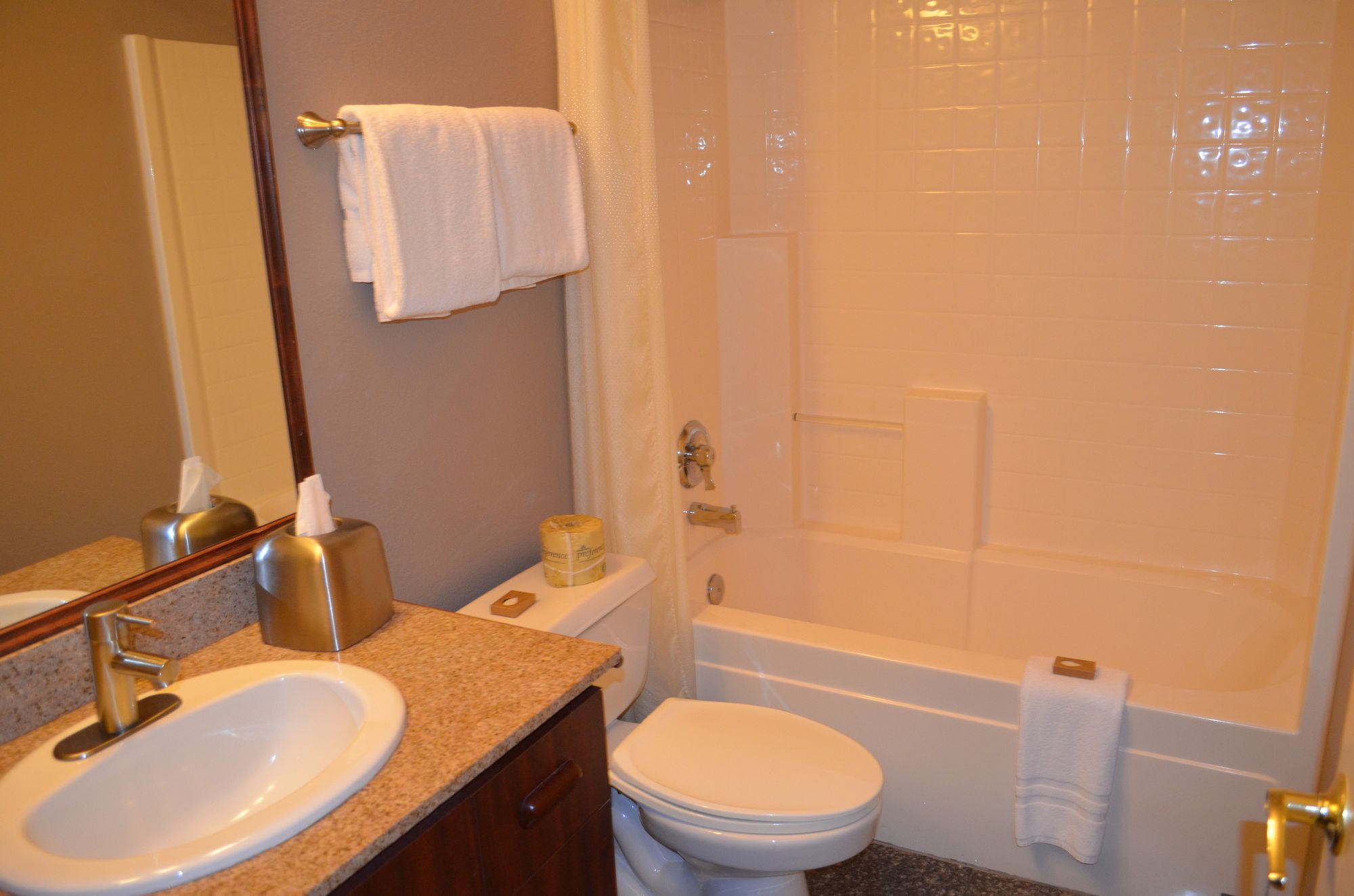 The Ashley Inn & Suites