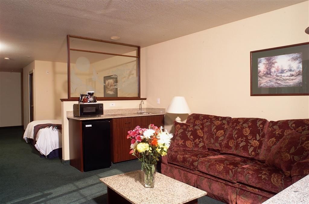 The Ashley Inn & Suites
