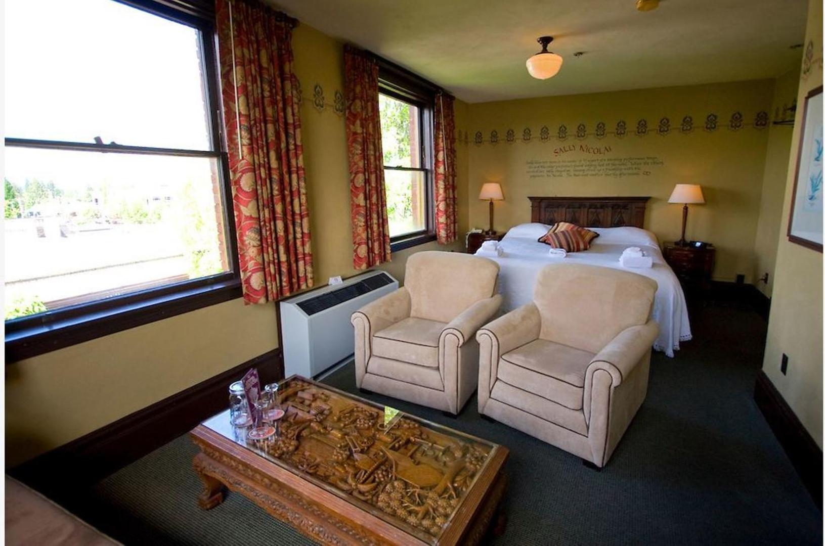 McMenamins Hotel Oregon