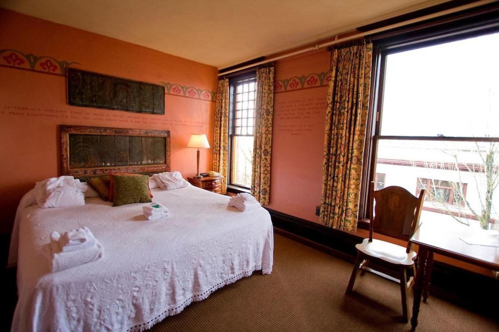 McMenamins Hotel Oregon