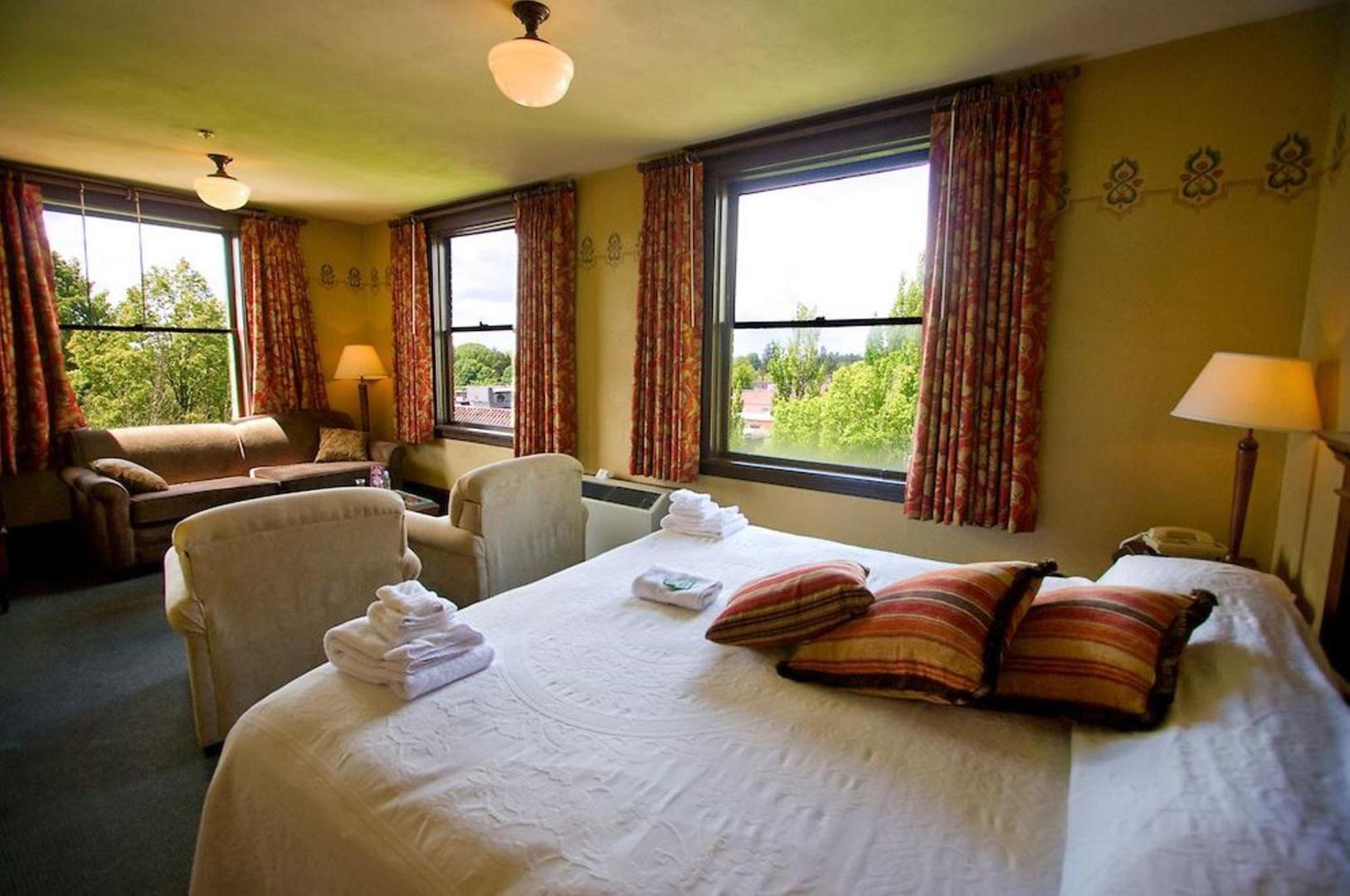 McMenamins Hotel Oregon