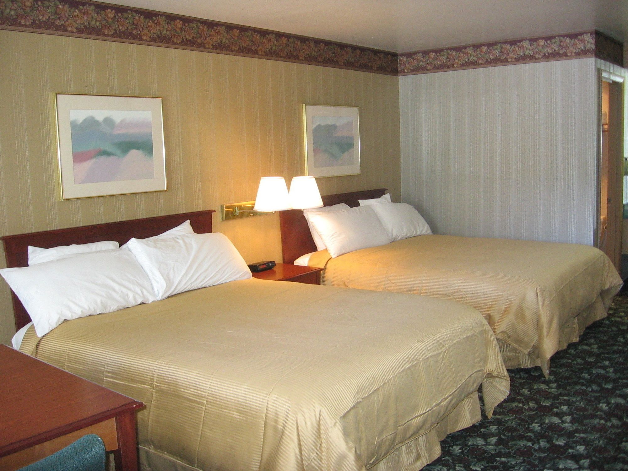Americas Best Value Inn Phoenix-Ashland