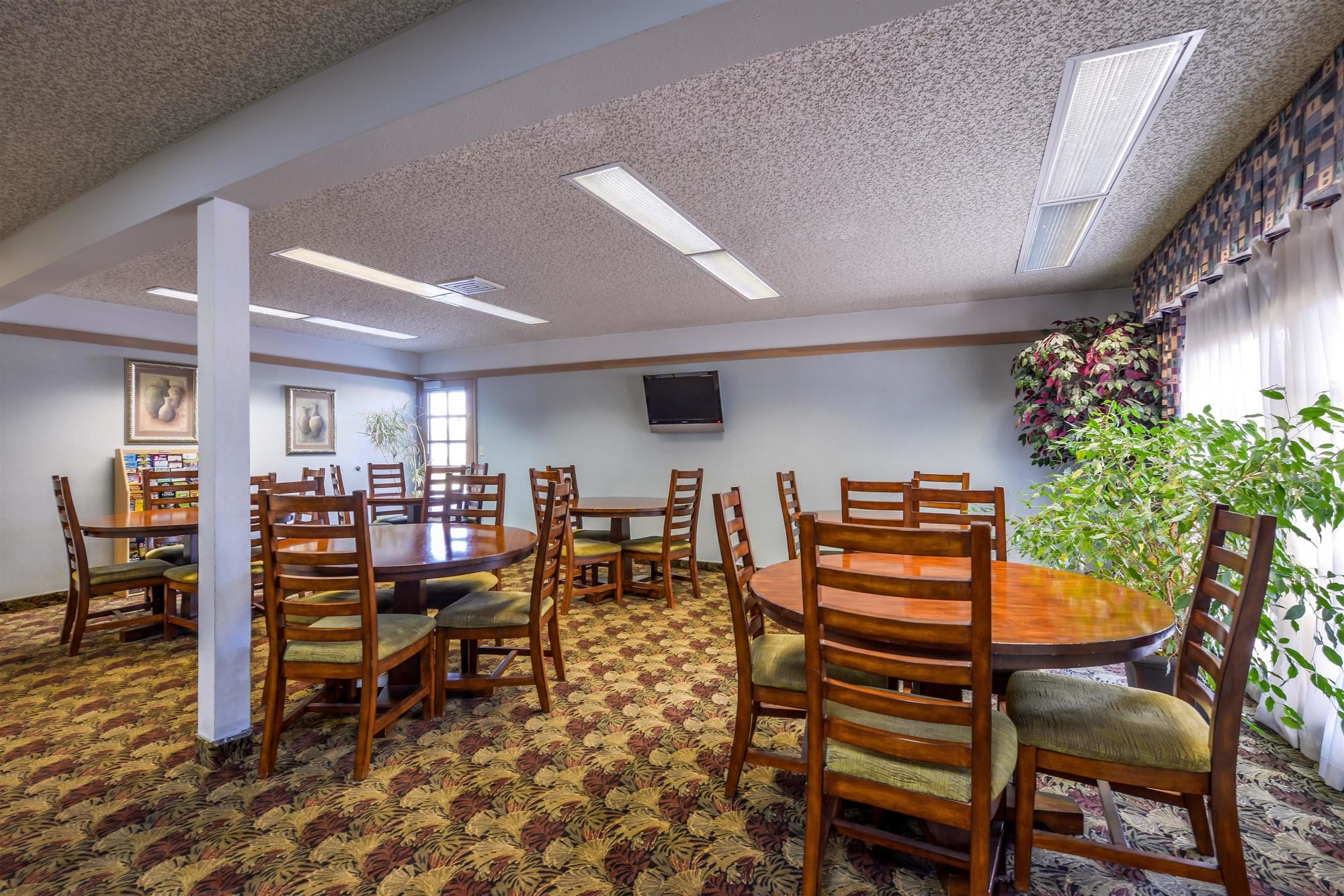 Americas Best Value Inn Phoenix-Ashland