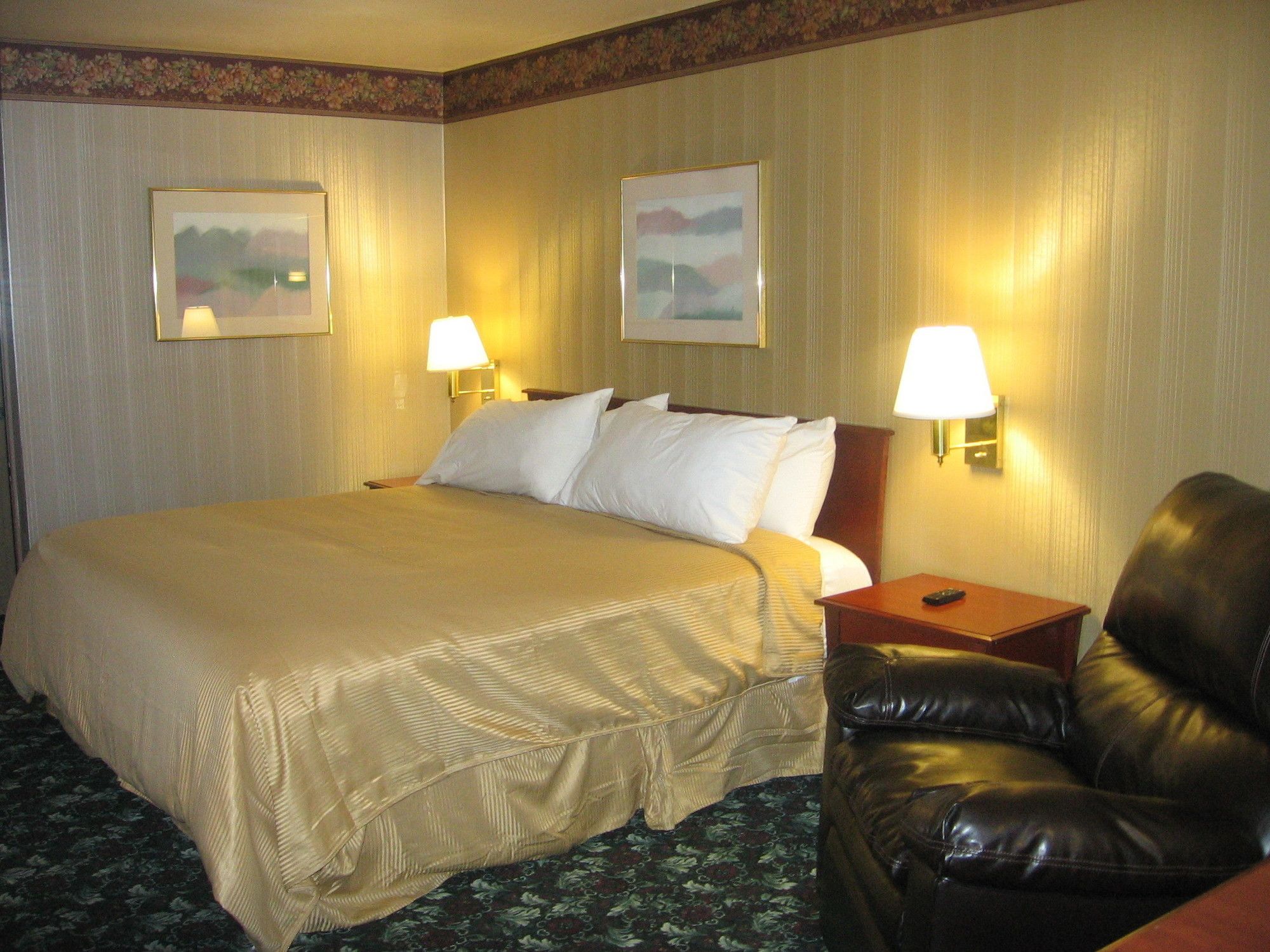 Americas Best Value Inn Phoenix-Ashland