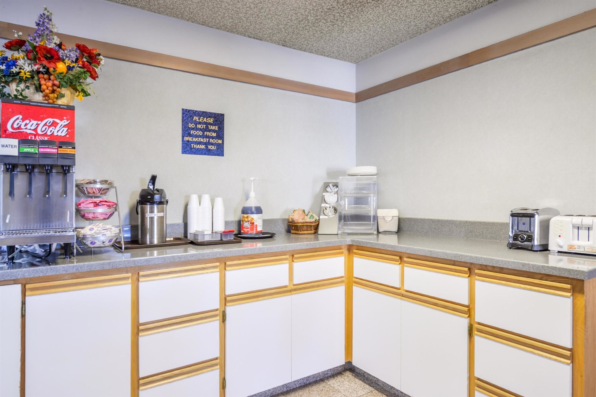 Americas Best Value Inn Phoenix-Ashland