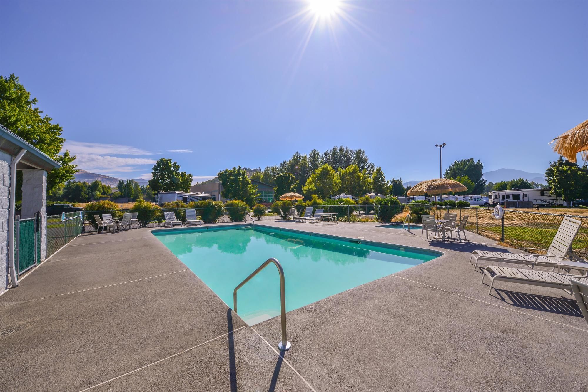 Americas Best Value Inn Phoenix-Ashland