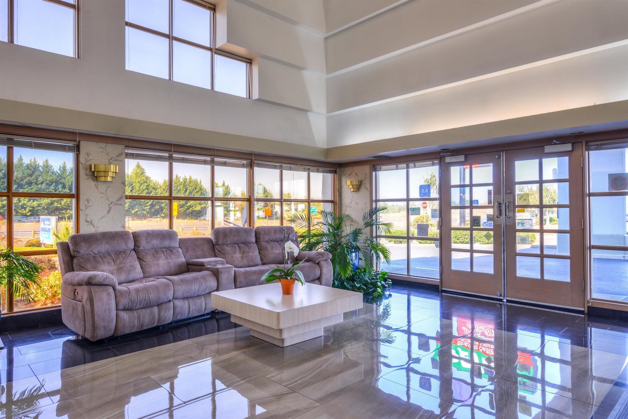 Americas Best Value Inn Phoenix-Ashland