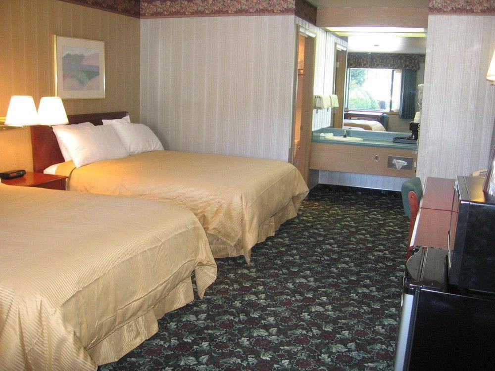 Americas Best Value Inn Phoenix-Ashland