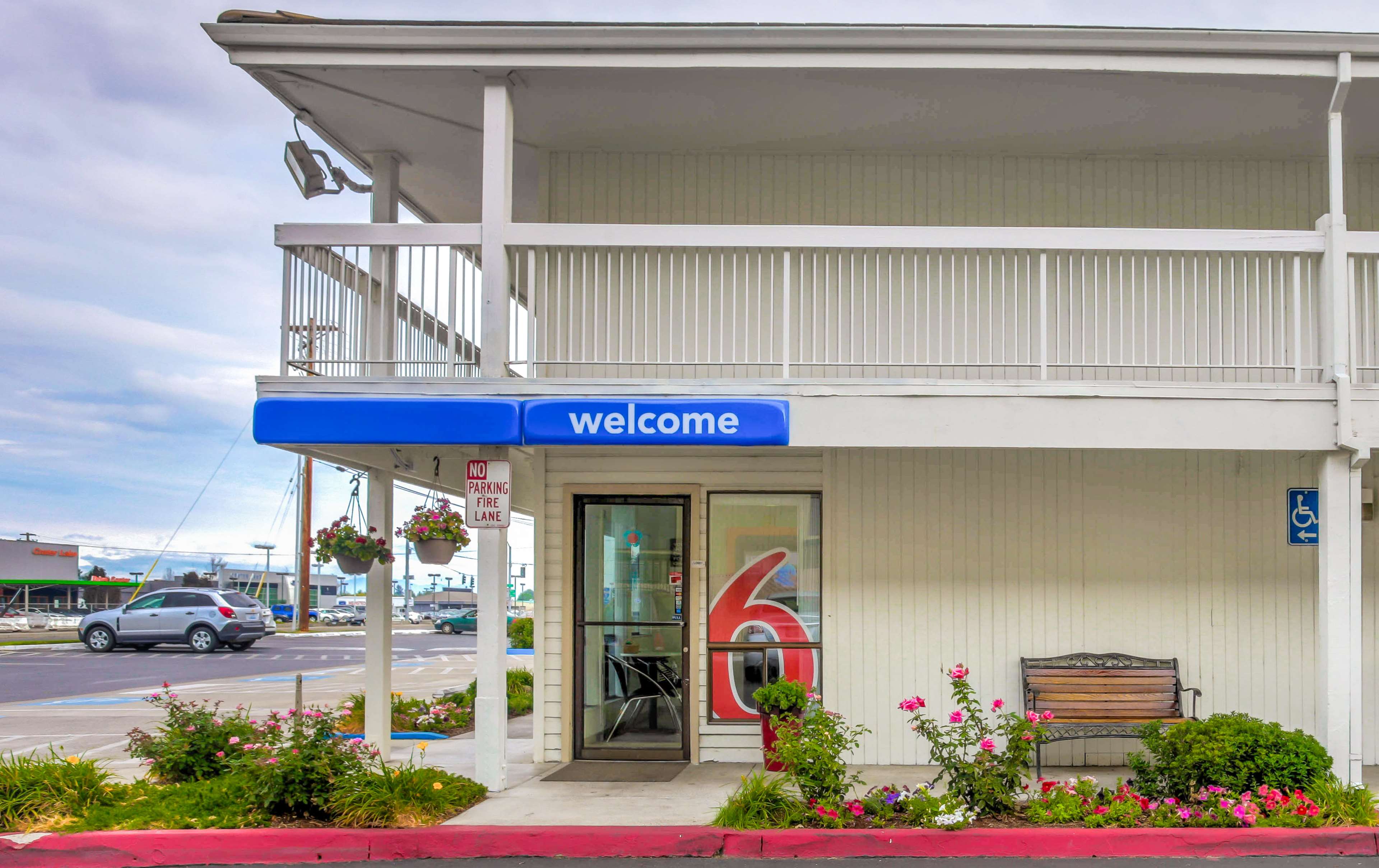 Motel 6 Medford North