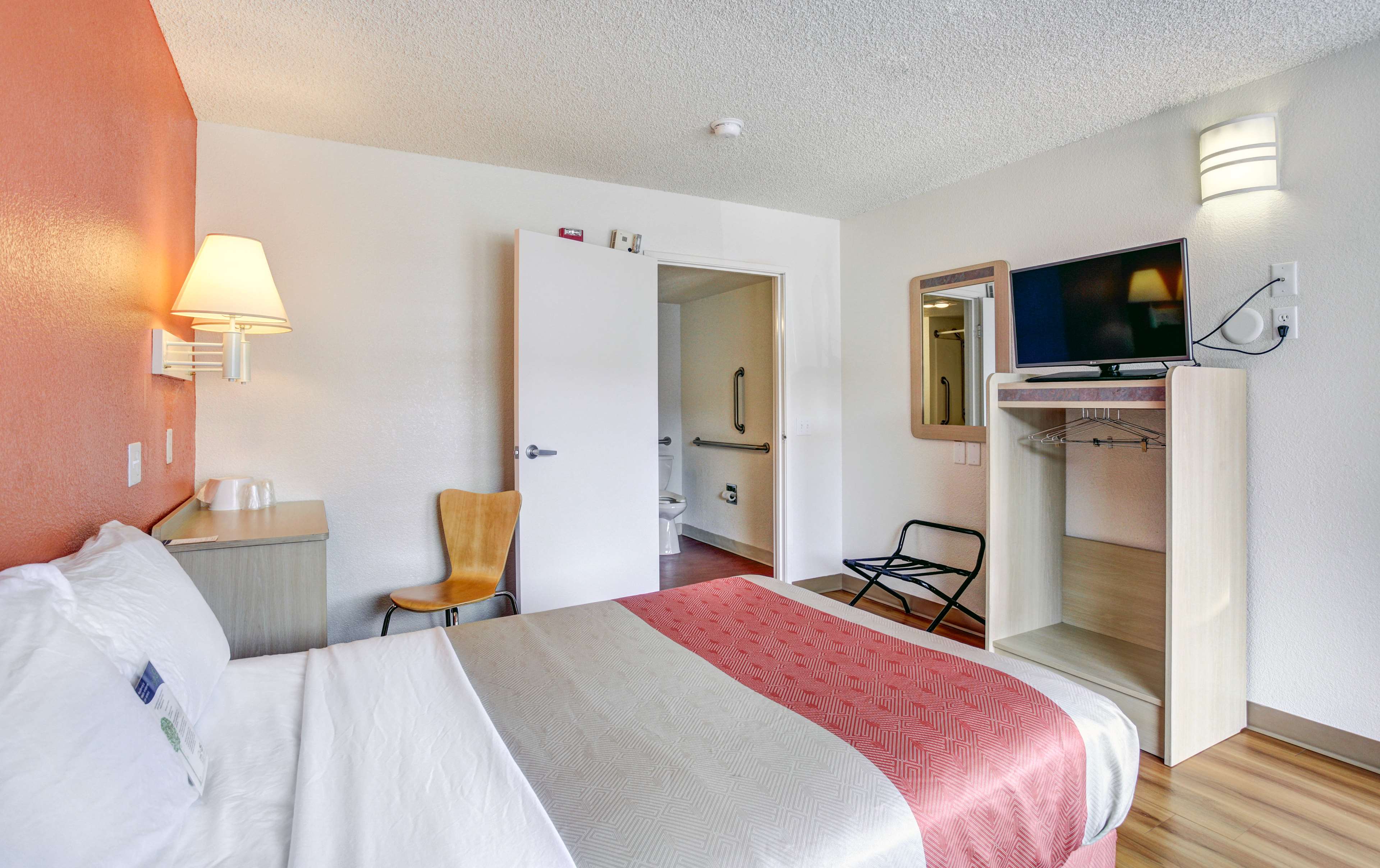 Motel 6 Medford North