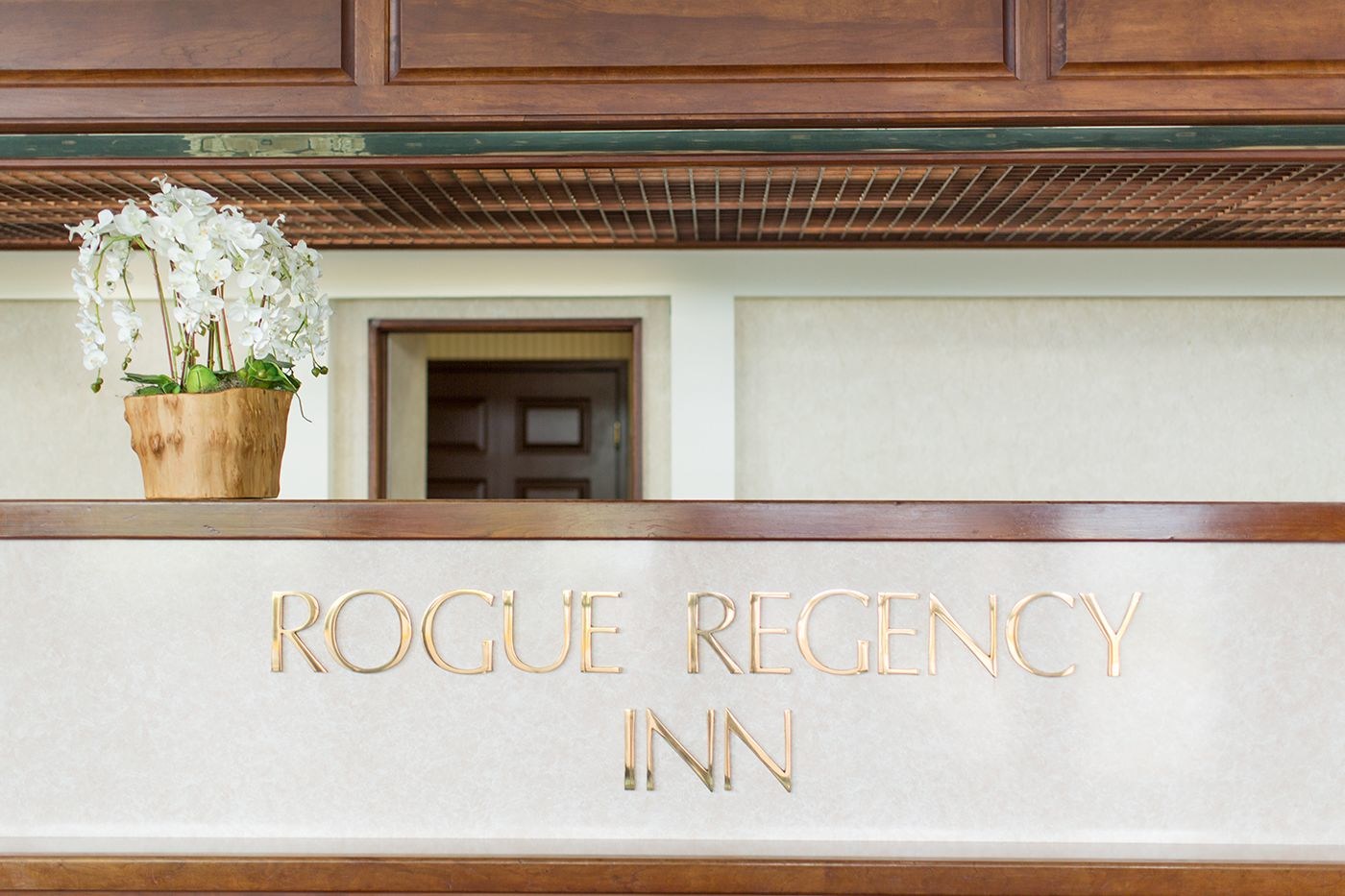 Rogue Regency Inn & Suites