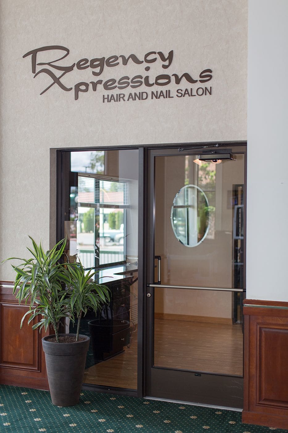 Rogue Regency Inn & Suites