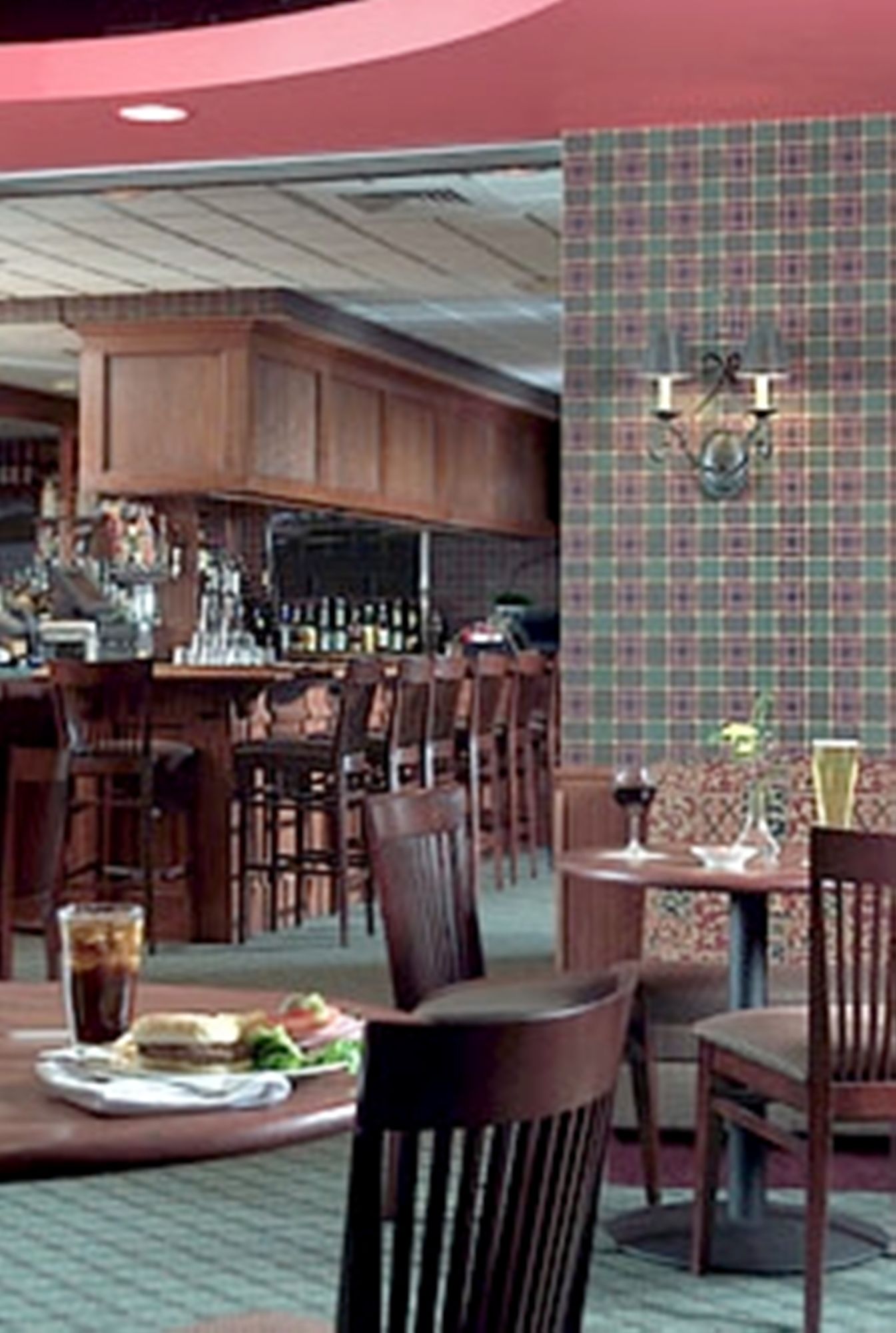 Rogue Regency Inn & Suites