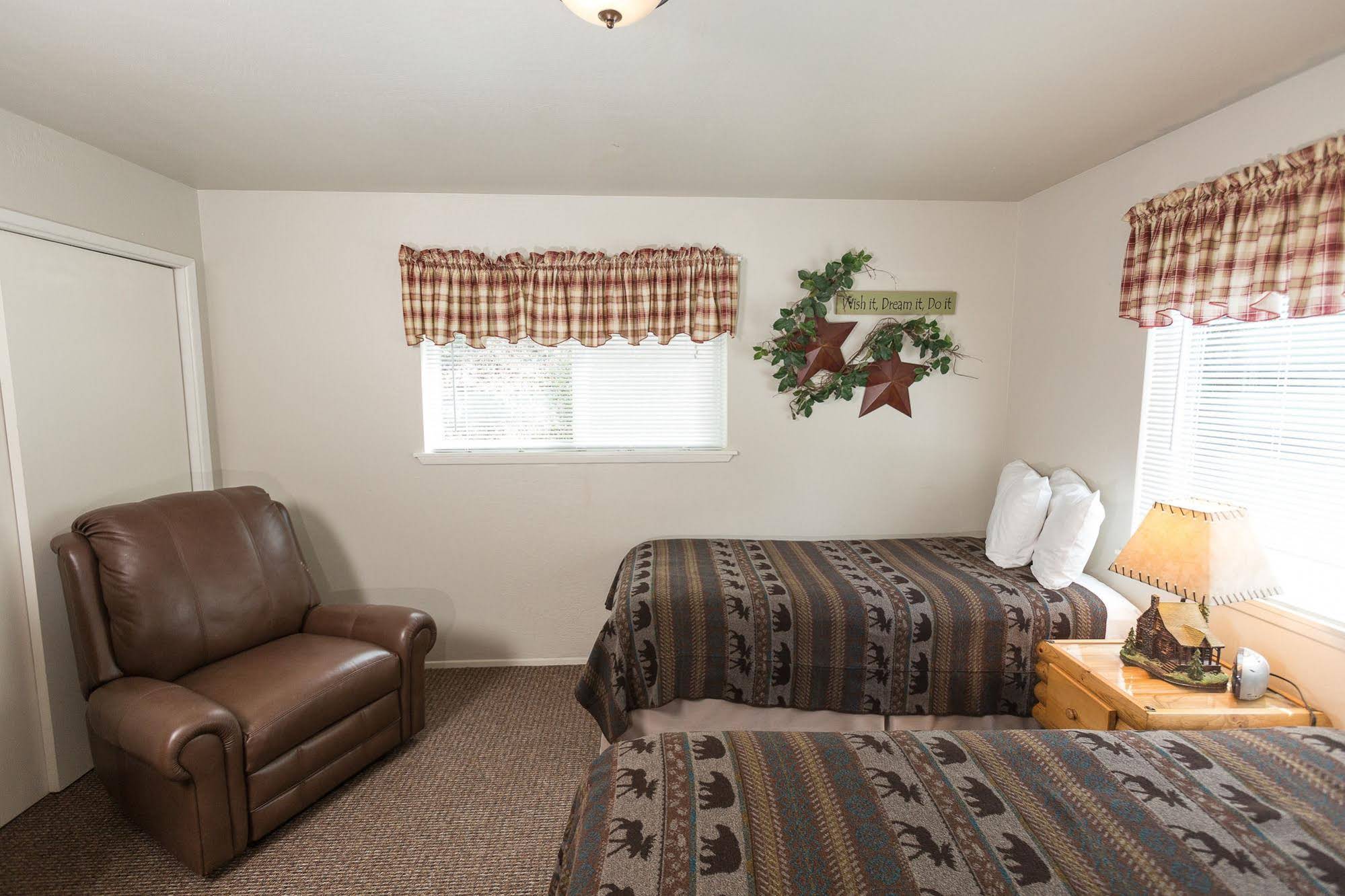 Morrison's Rogue River Lodge