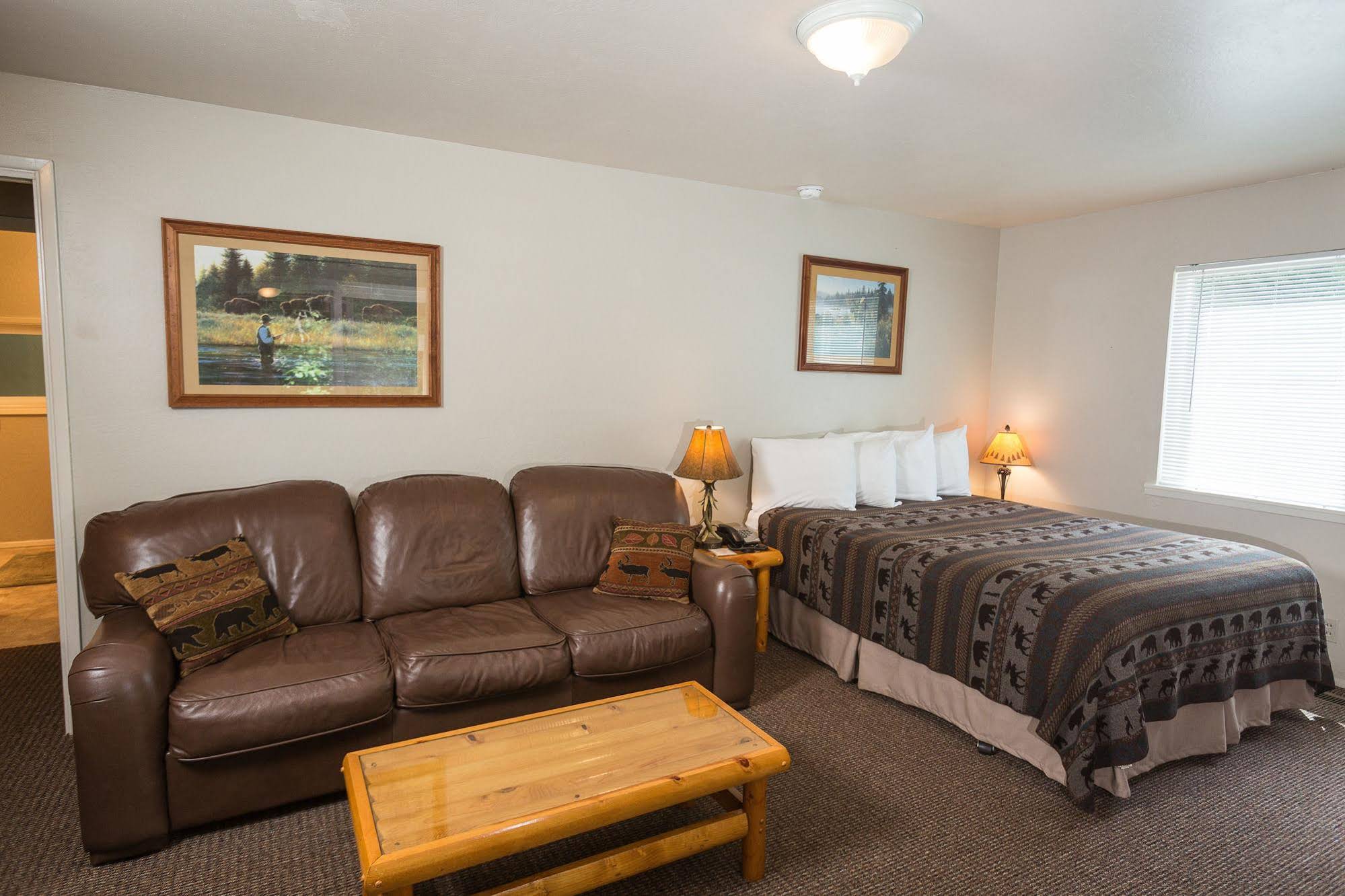 Morrison's Rogue River Lodge