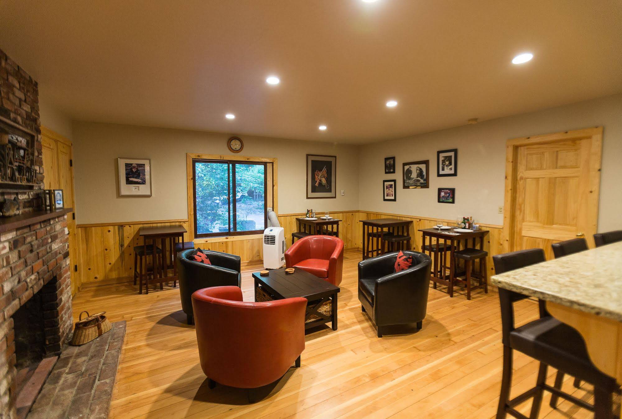 Morrison's Rogue River Lodge