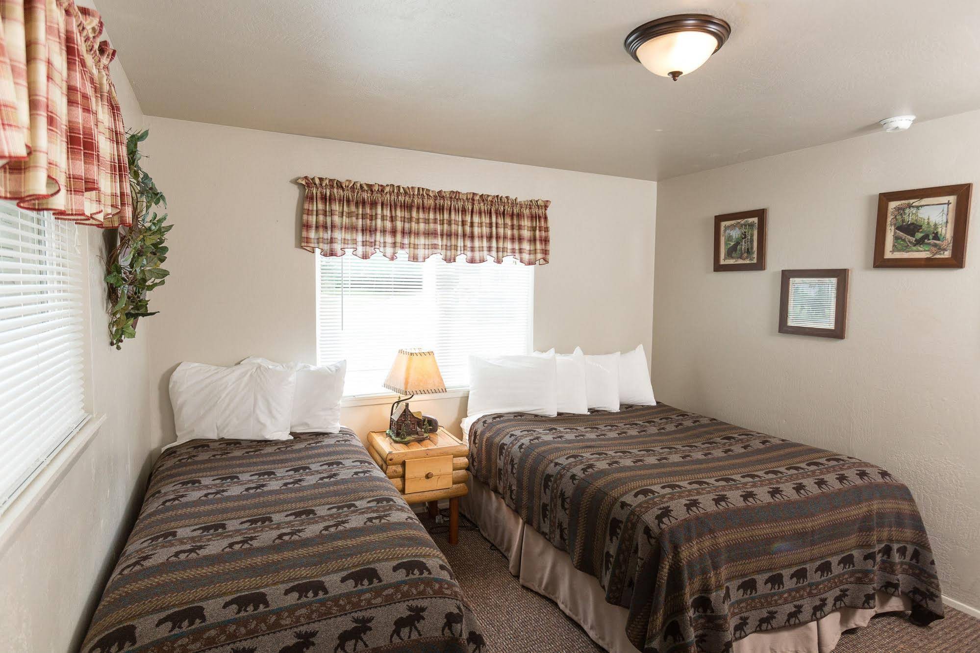 Morrison's Rogue River Lodge