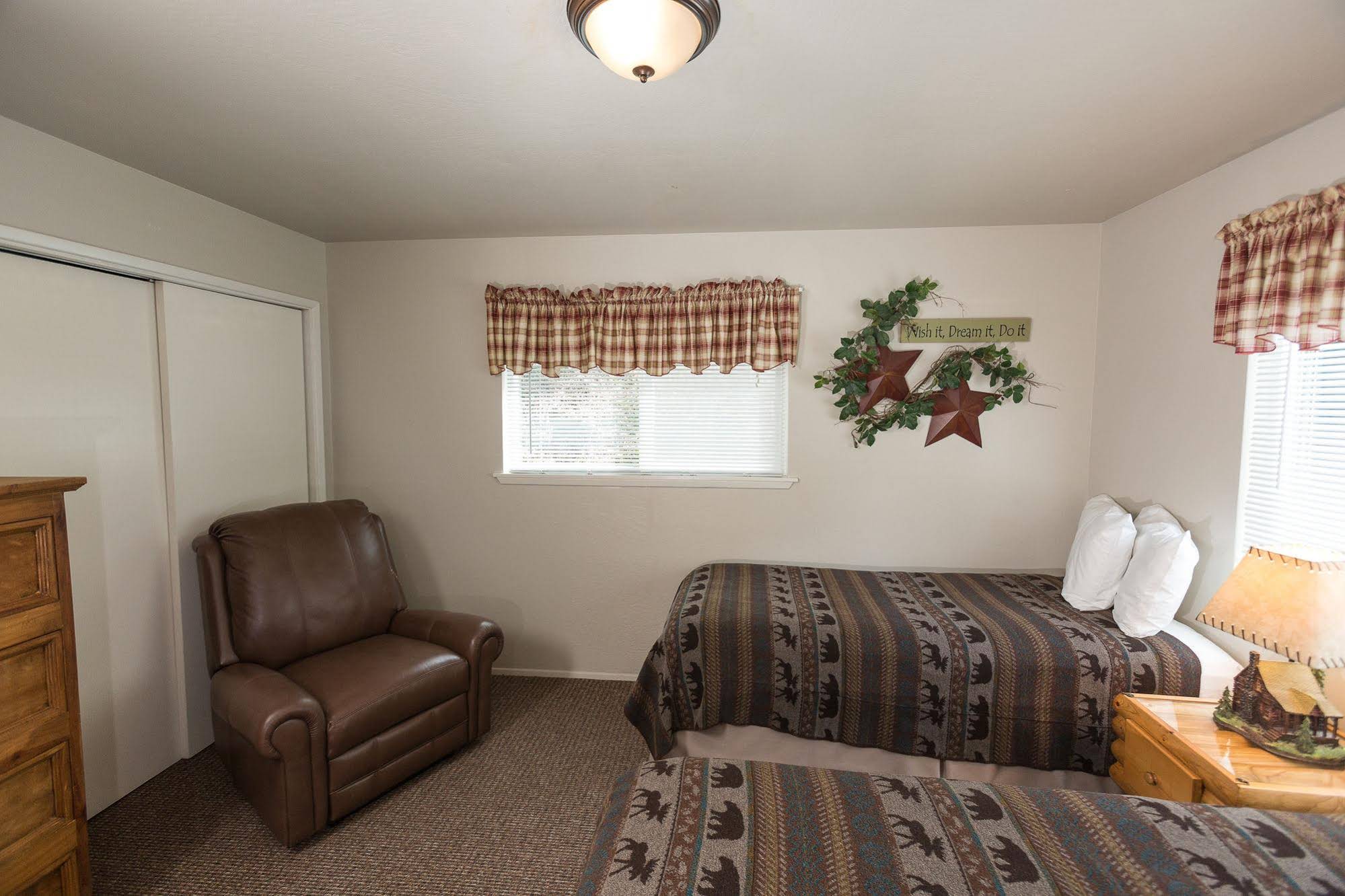 Morrison's Rogue River Lodge