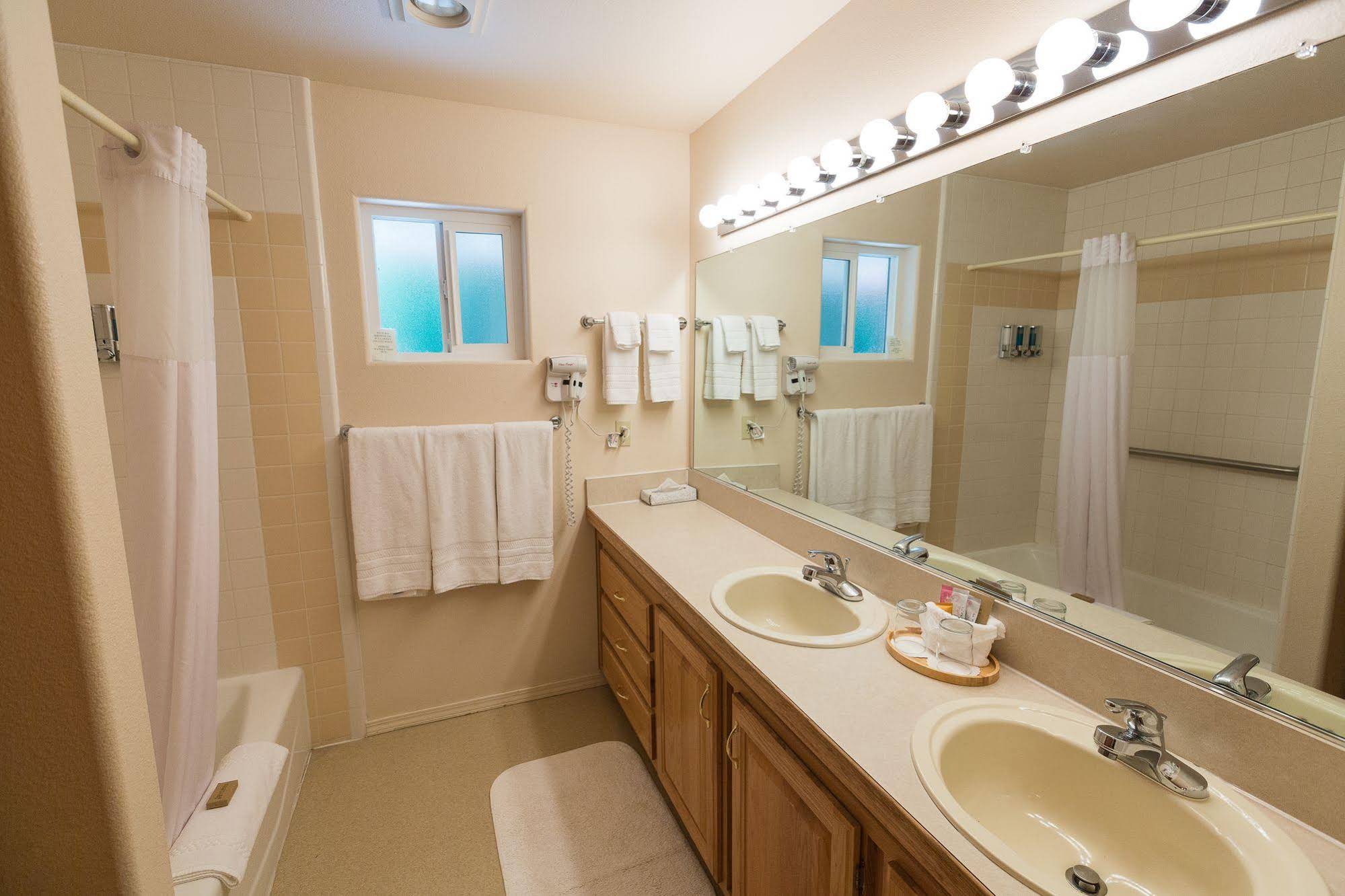 Morrison's Rogue River Lodge