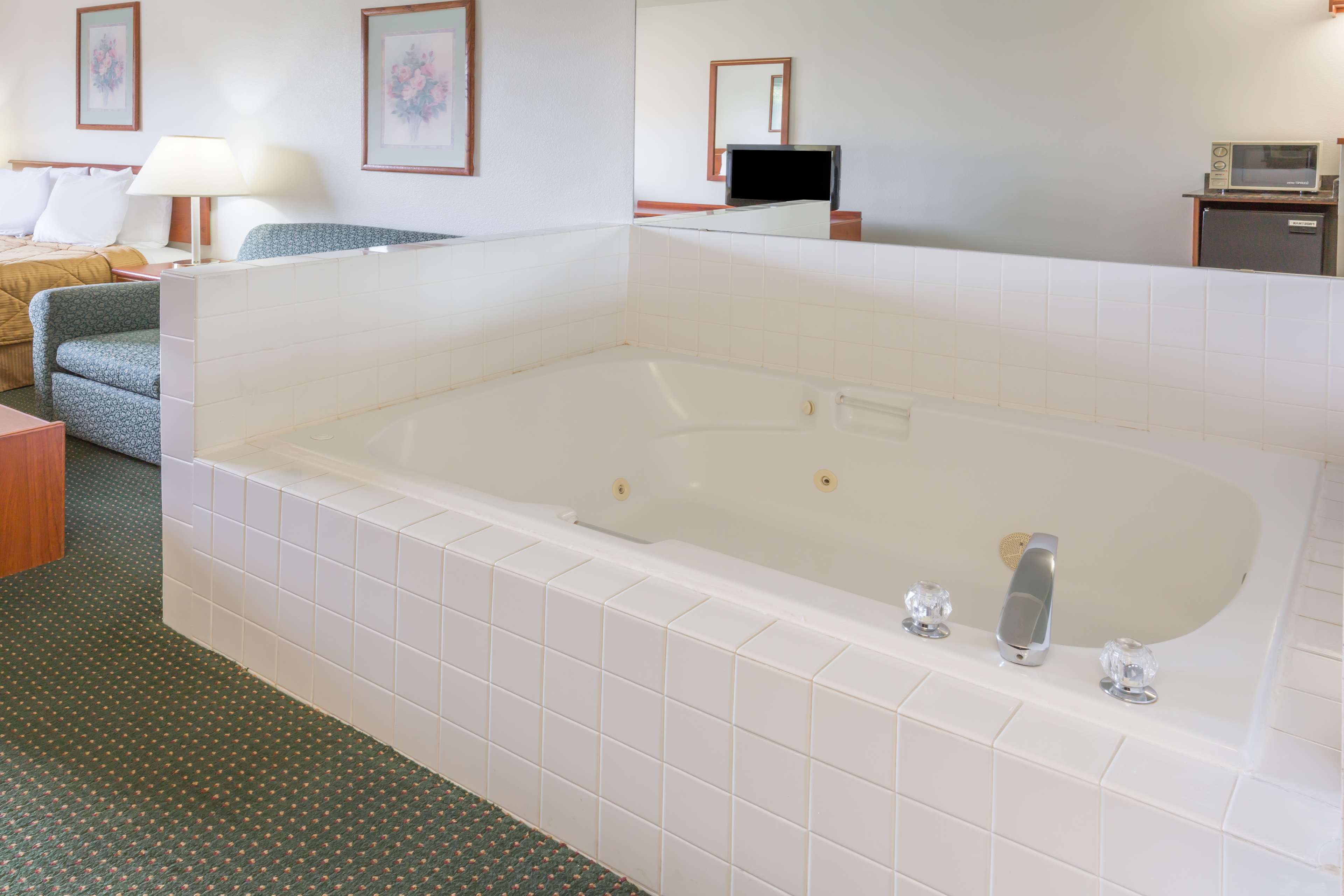 Travelodge Suites by Wyndham Newberg