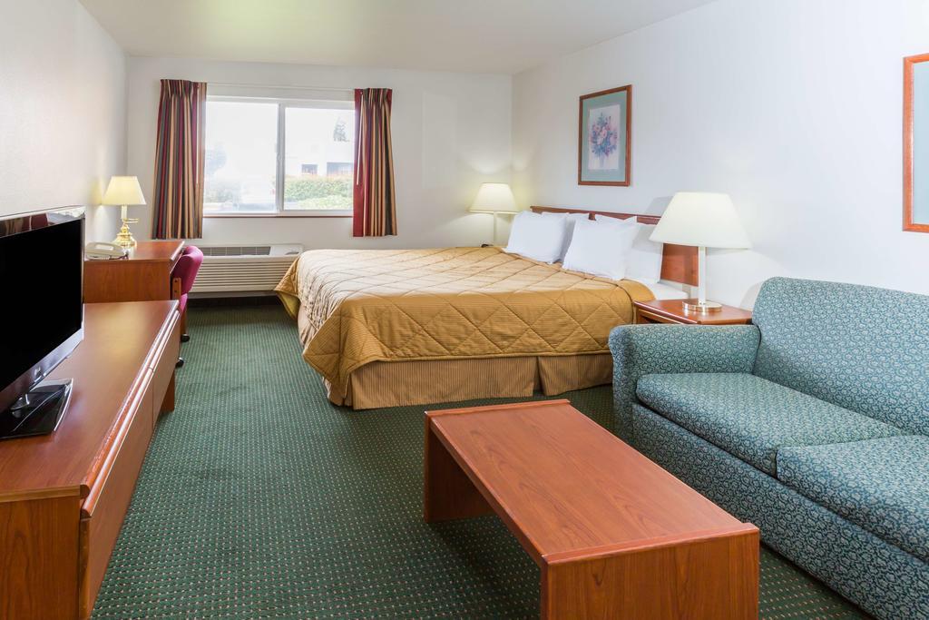 Travelodge Suites by Wyndham Newberg
