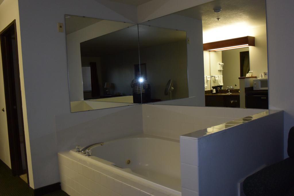 Travelodge Suites by Wyndham Newberg