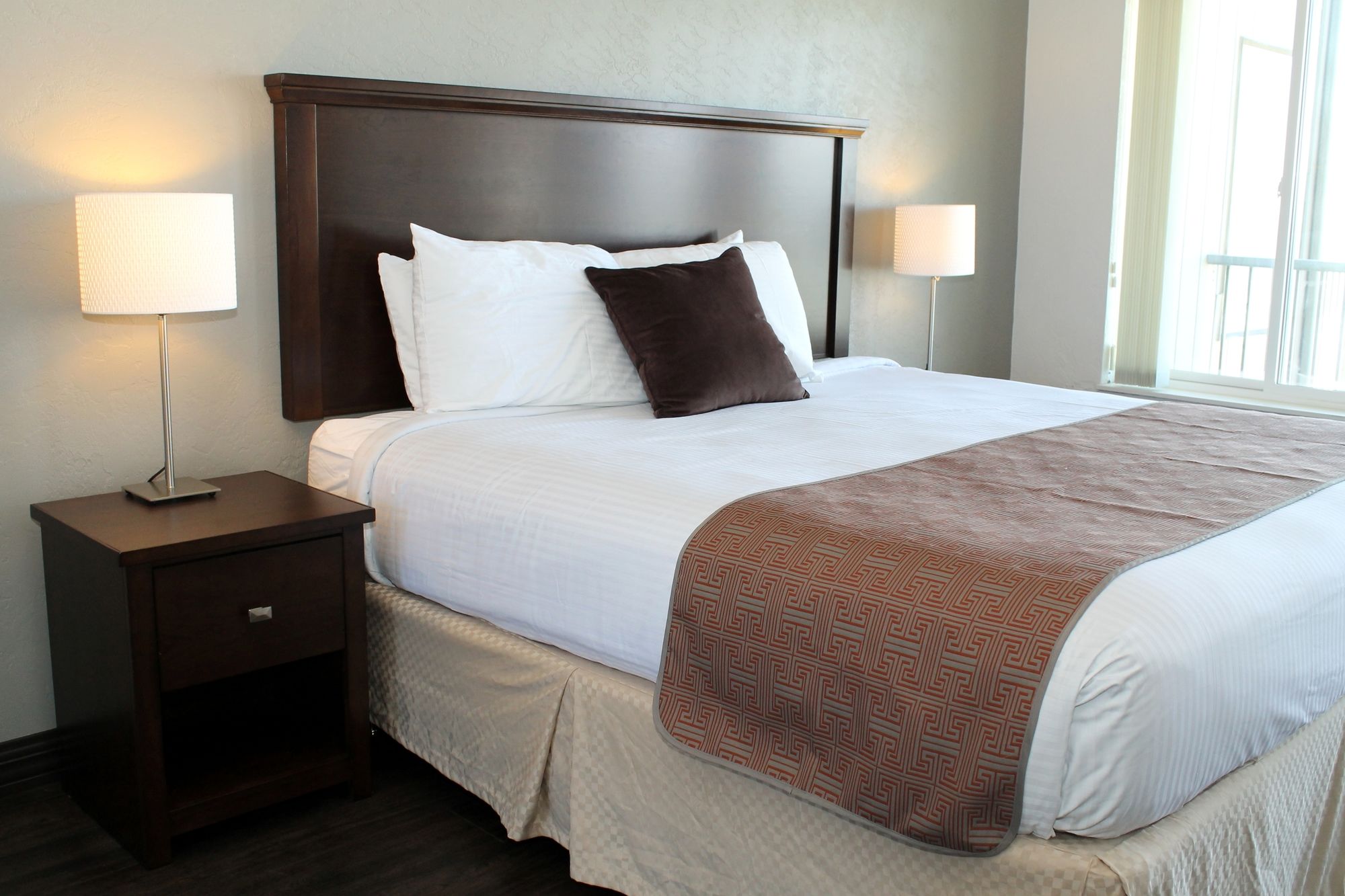 Nye Beach Condos & Cottages