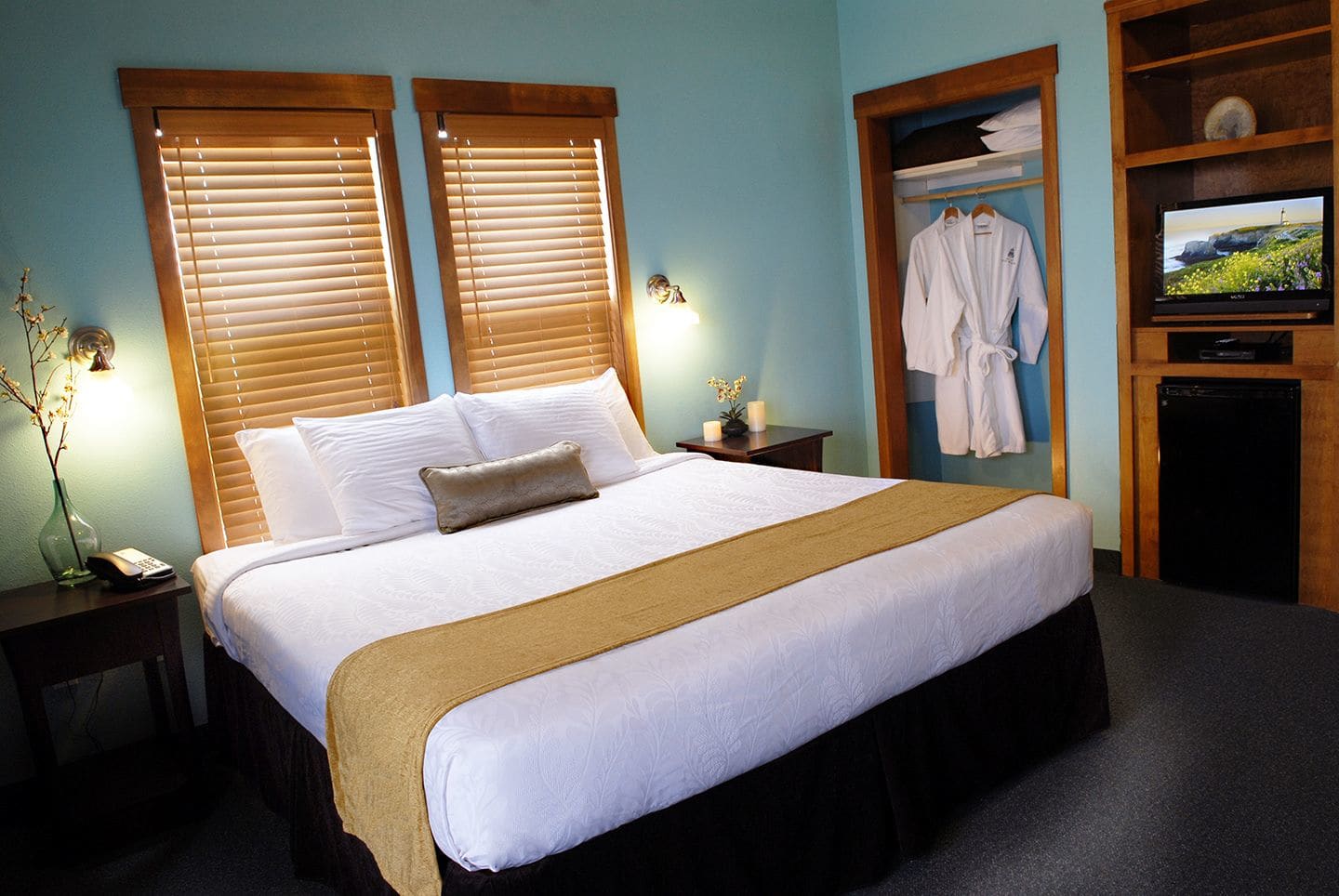 Nye Beach Condos & Cottages