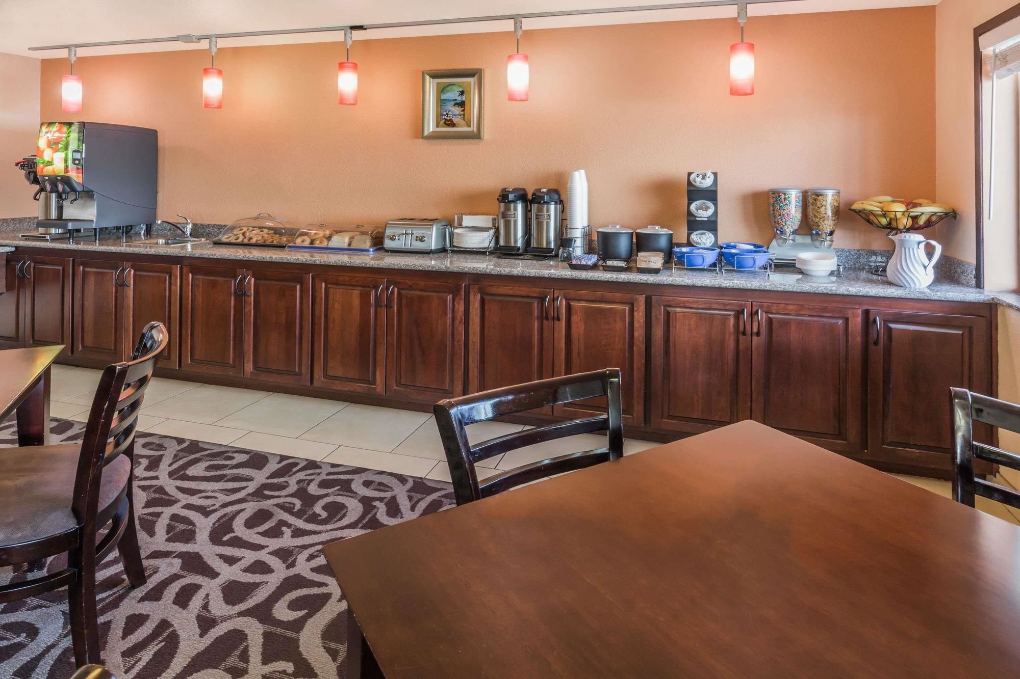 Travelodge by Wyndham Newport