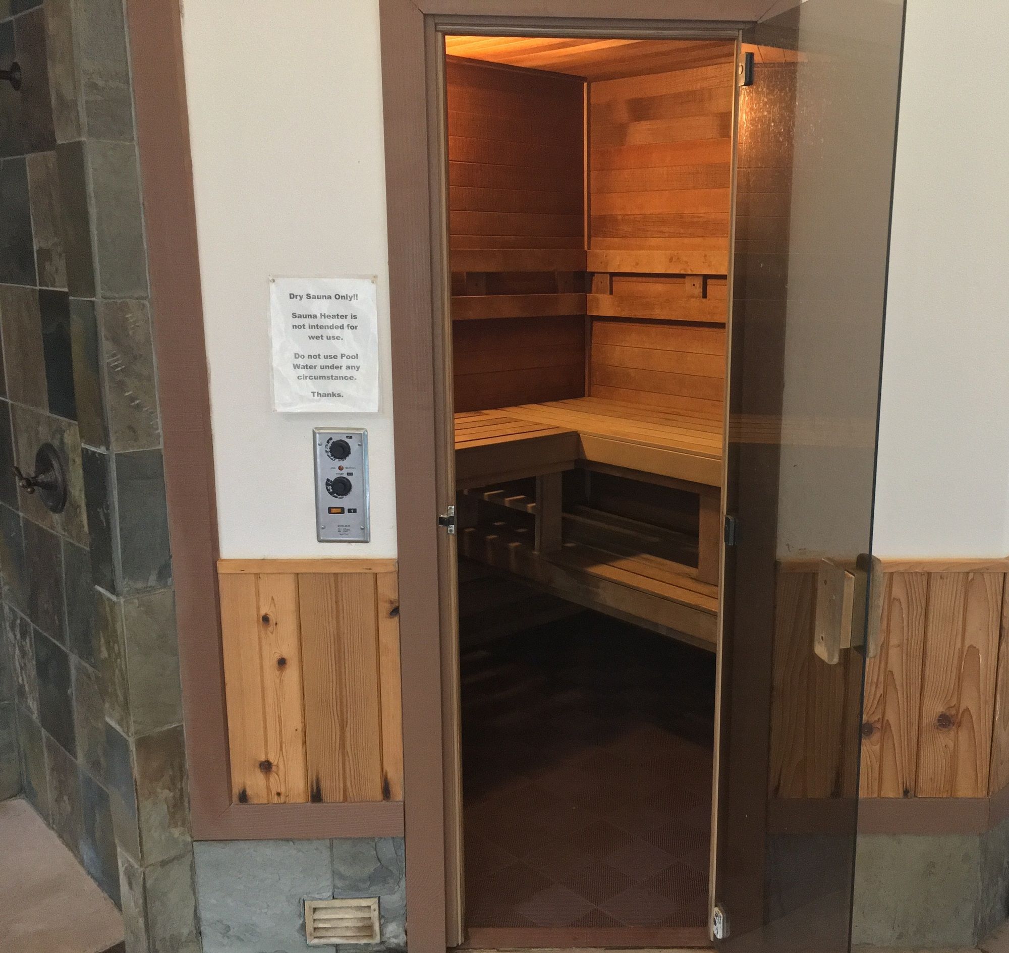 OYO Waves Hotel Newport OR - NYE Beach