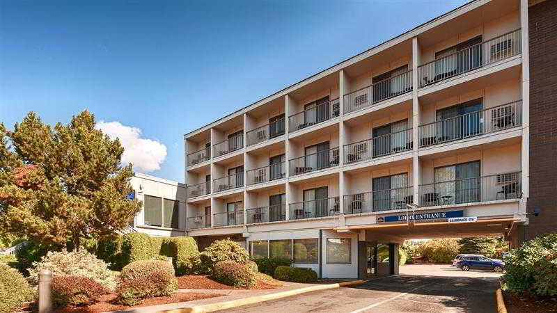 Best Western Plus Rivershore Hotel