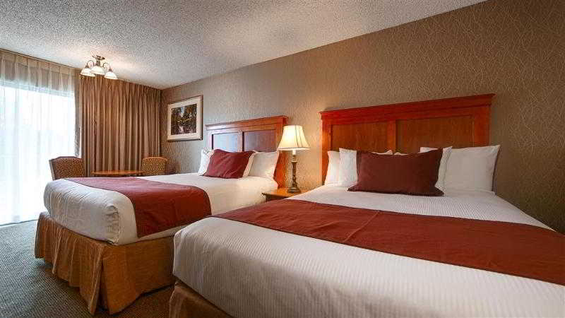 Best Western Plus Rivershore Hotel