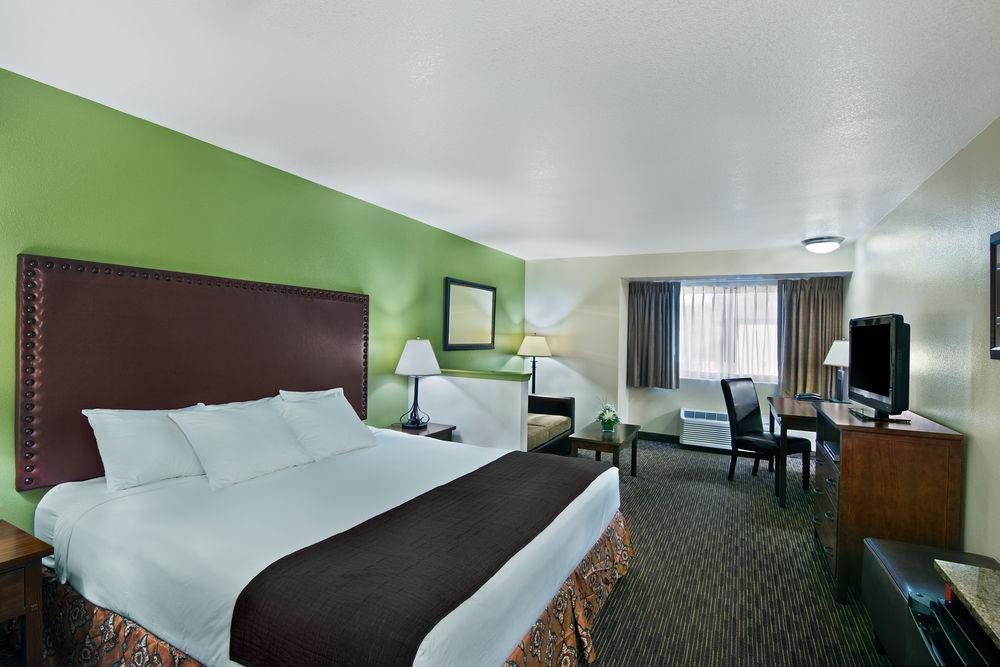 Oxford Suites Pendleton