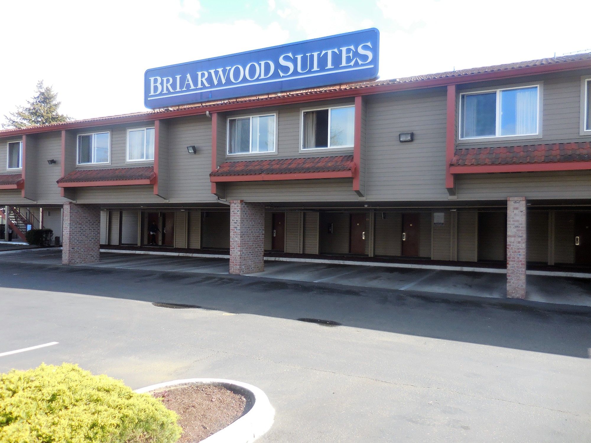 Briarwood Suites
