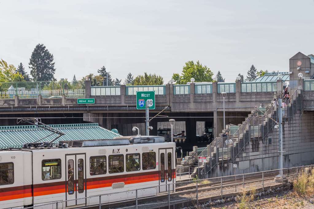 Days Inn by Wyndham Portland Central