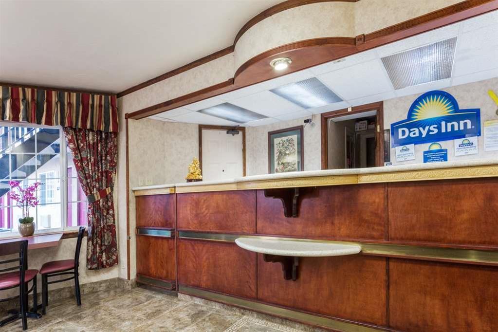 Days Inn by Wyndham Portland Central