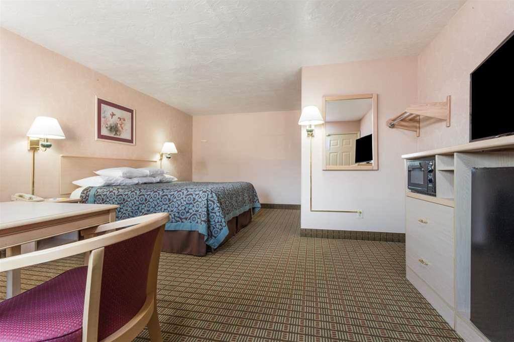 Days Inn by Wyndham Portland Central