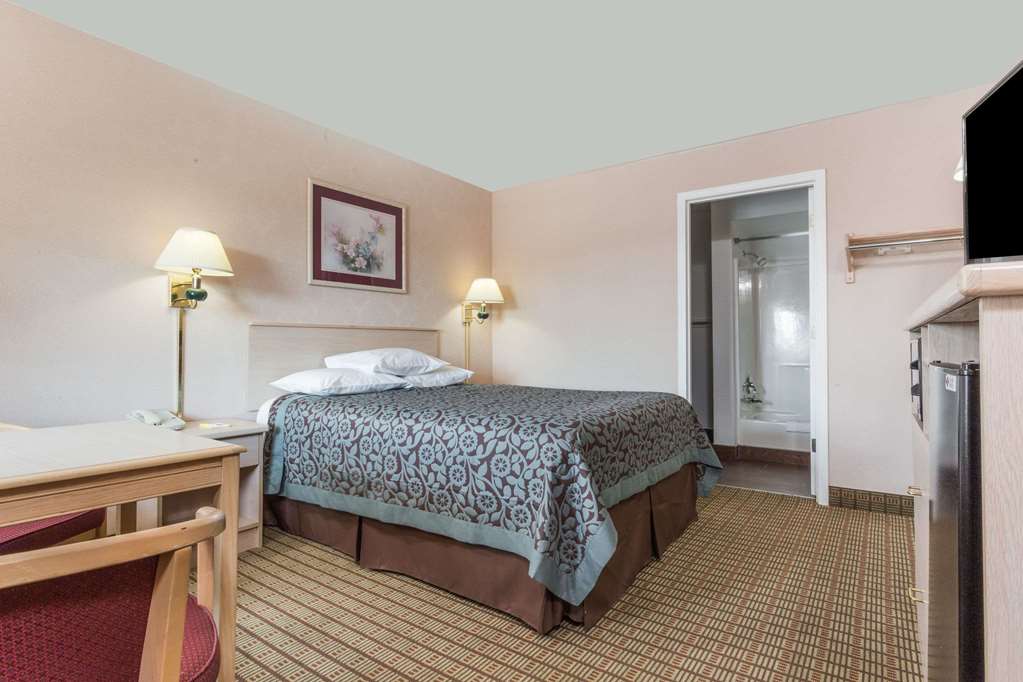 Days Inn by Wyndham Portland Central