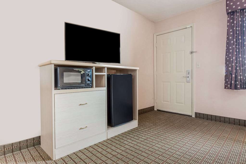 Days Inn by Wyndham Portland Central