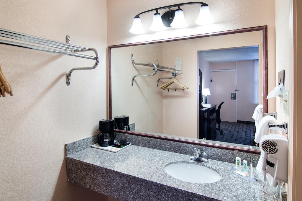 Motel 6 Portland OR Southeast