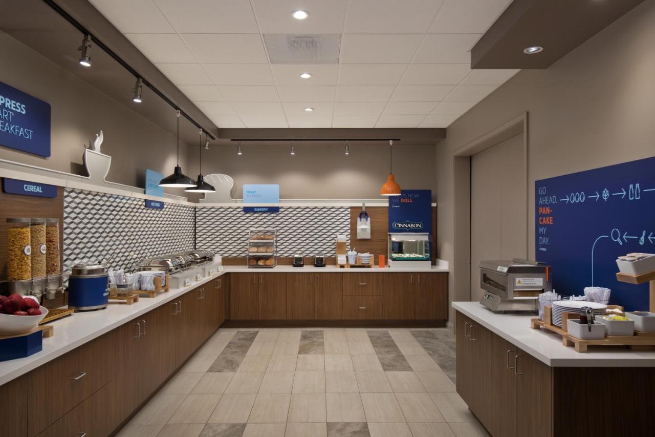 Holiday Inn Express & Suites Portland Airport Cascade Stn