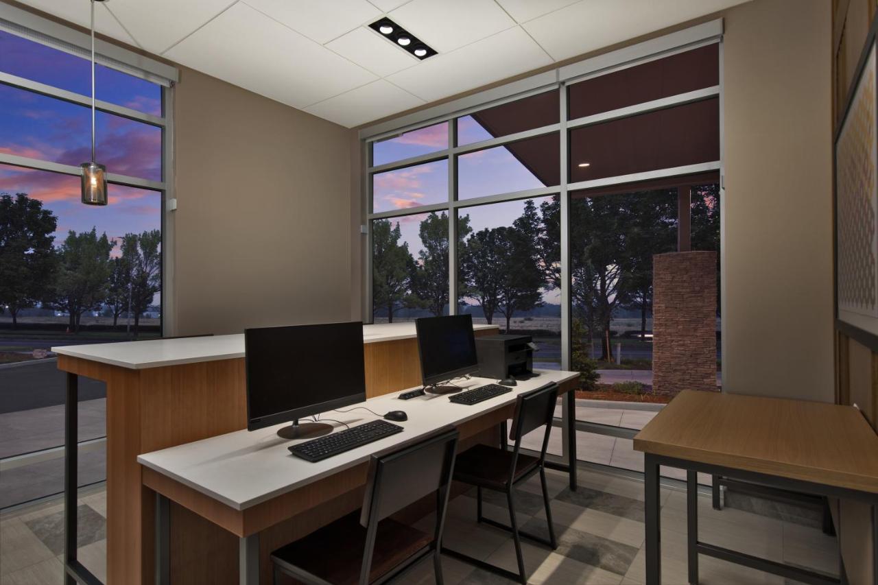 Holiday Inn Express & Suites Portland Airport Cascade Stn