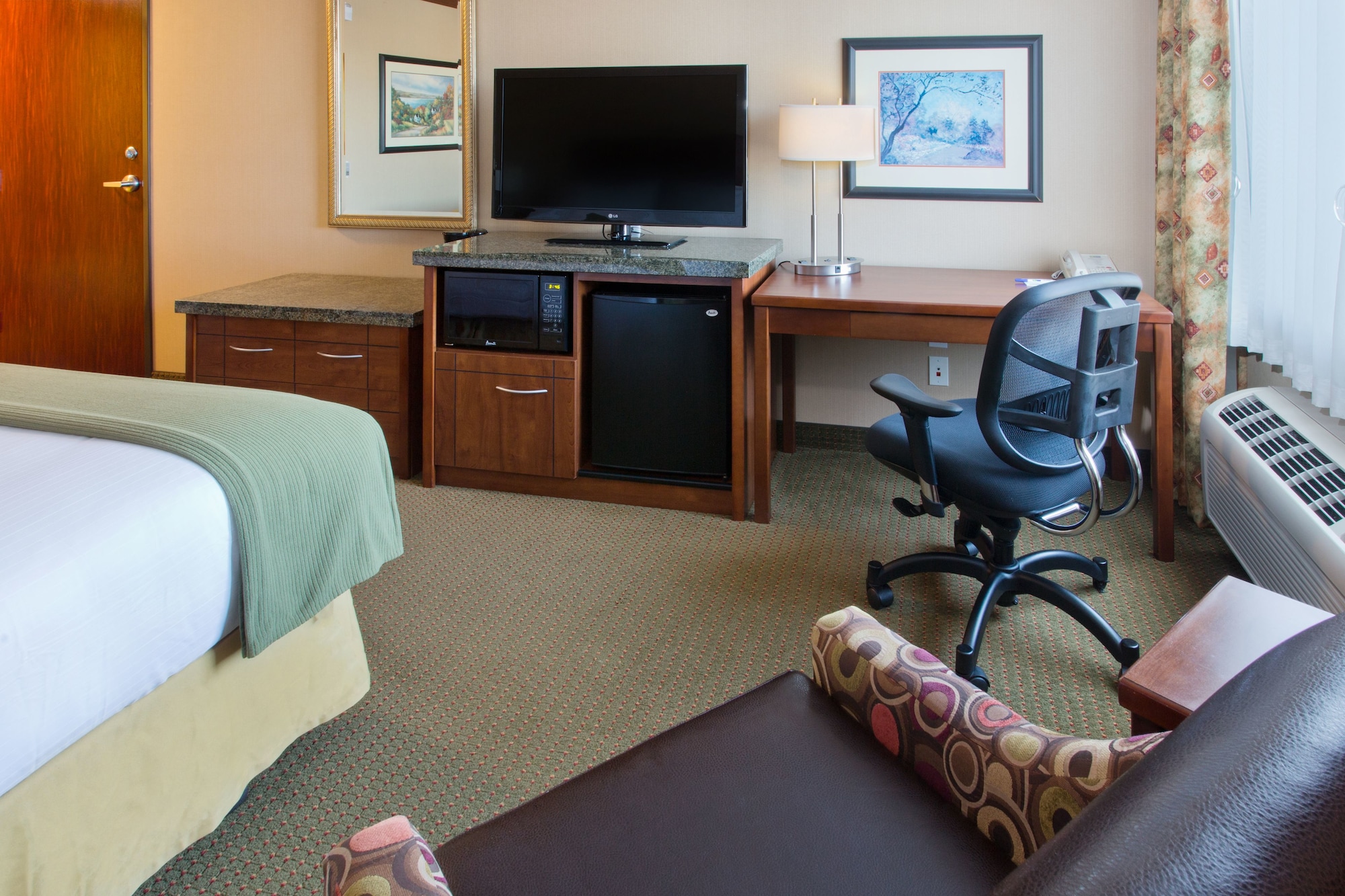 Holiday Inn Express Hotel & Suites Portland - Northwest Downtown