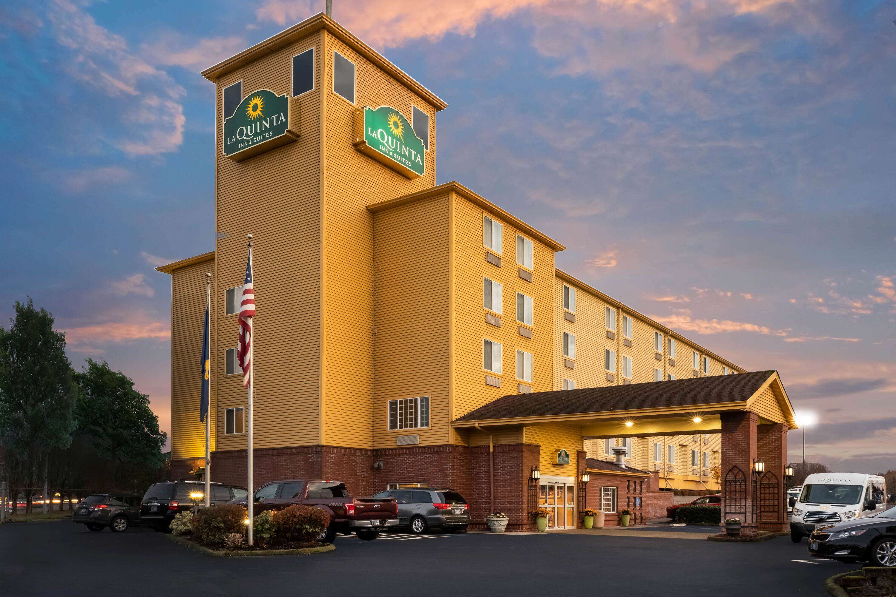 La Quinta Inn & Suites by Wyndham Portland Airport