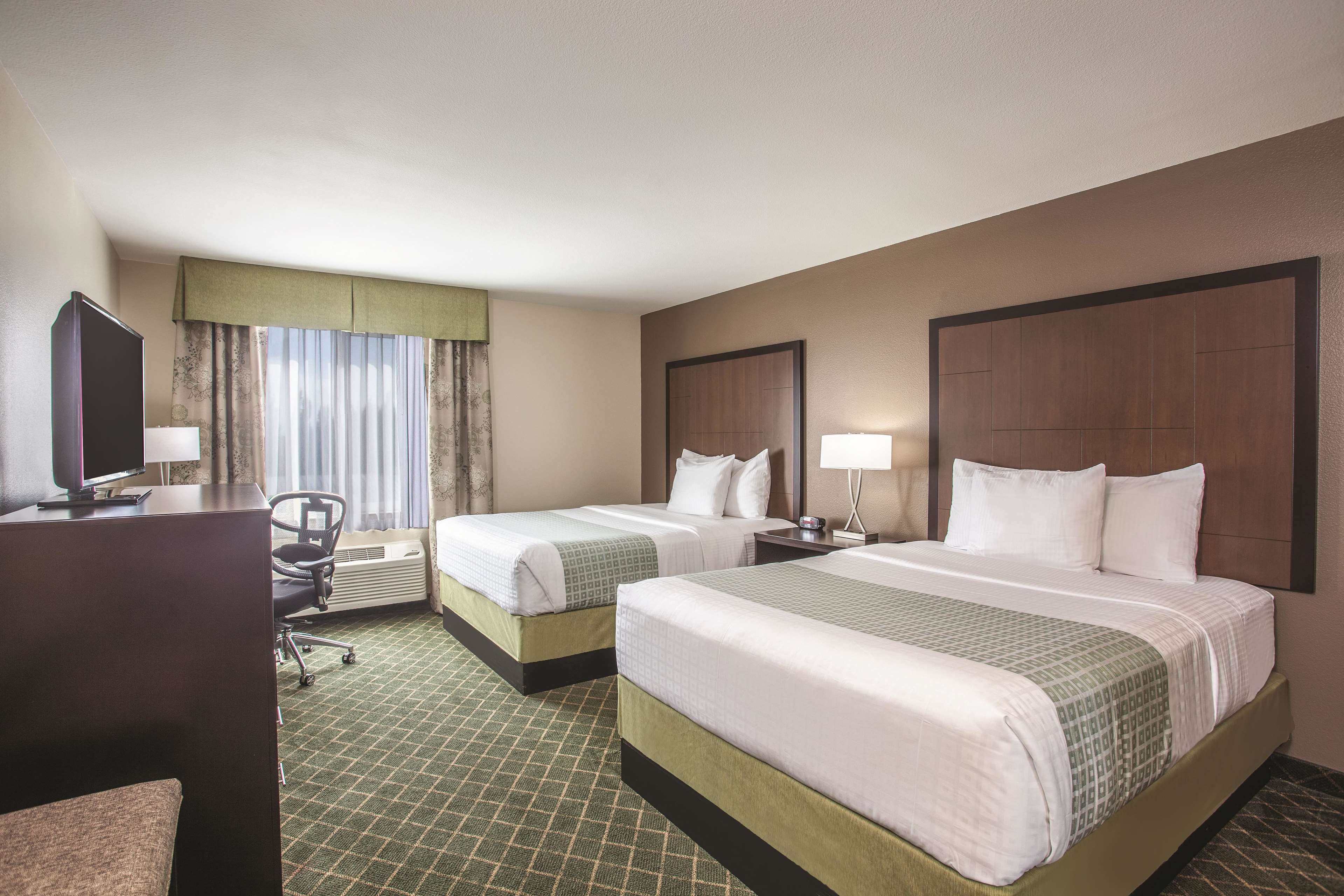 La Quinta Inn & Suites by Wyndham Portland Airport