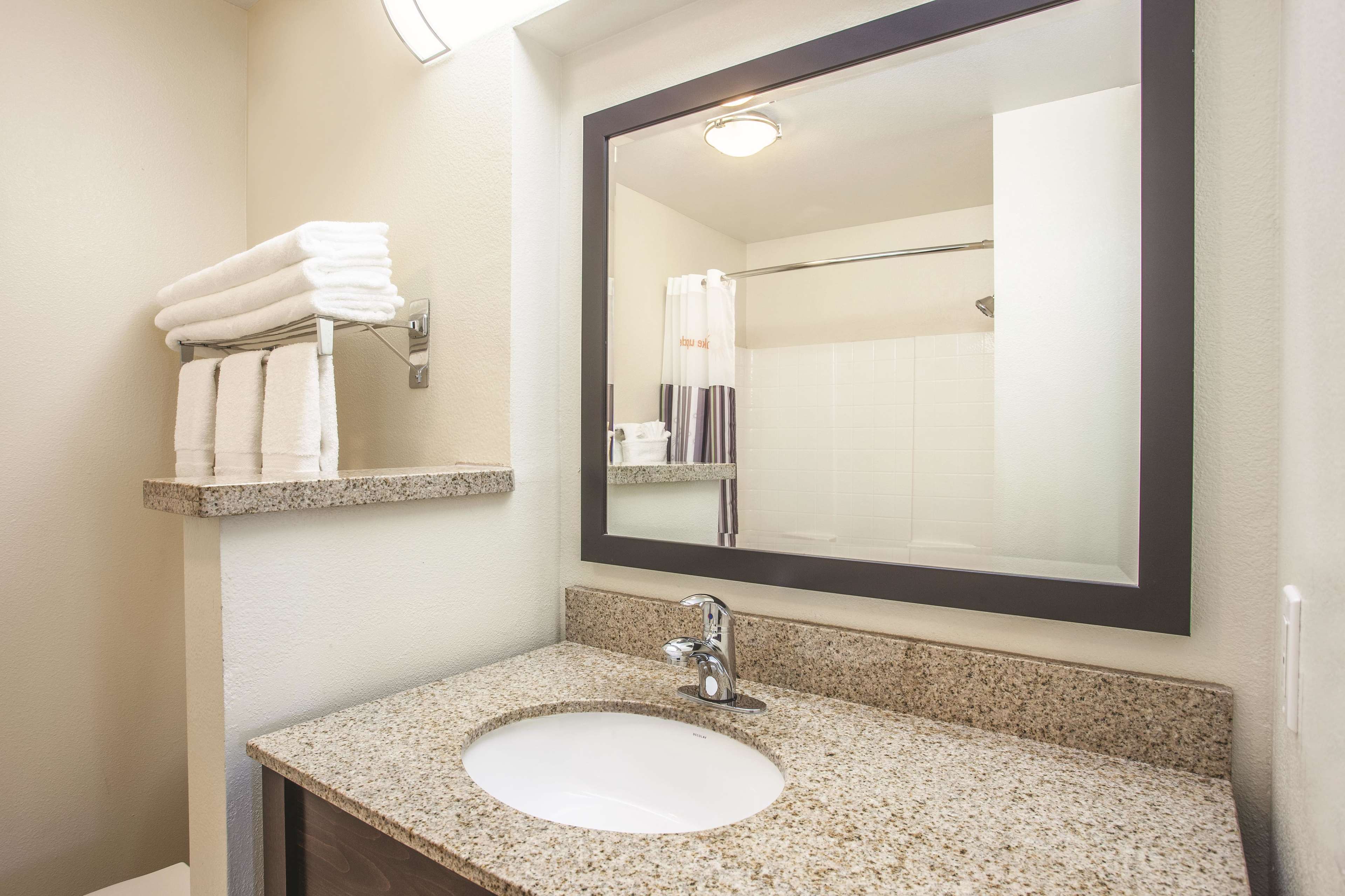 La Quinta Inn & Suites by Wyndham Portland Airport