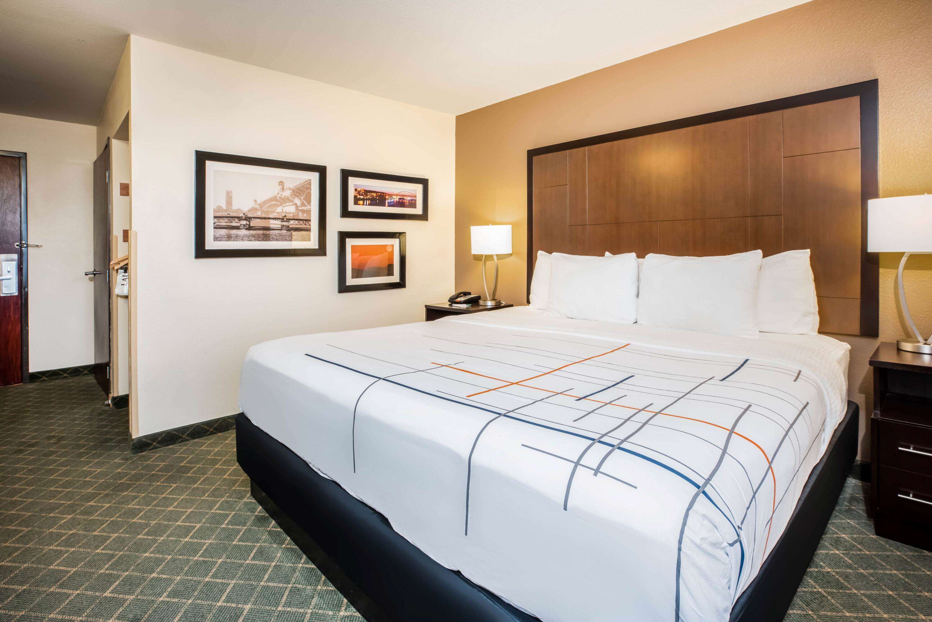 La Quinta Inn & Suites by Wyndham Portland Airport